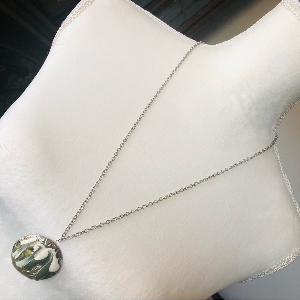 Paint sparkle medallion on chain necklace